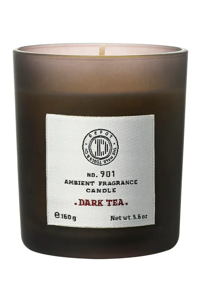 DEPOT No. 901 Атмосферная ароматическая свеча Dark Tea