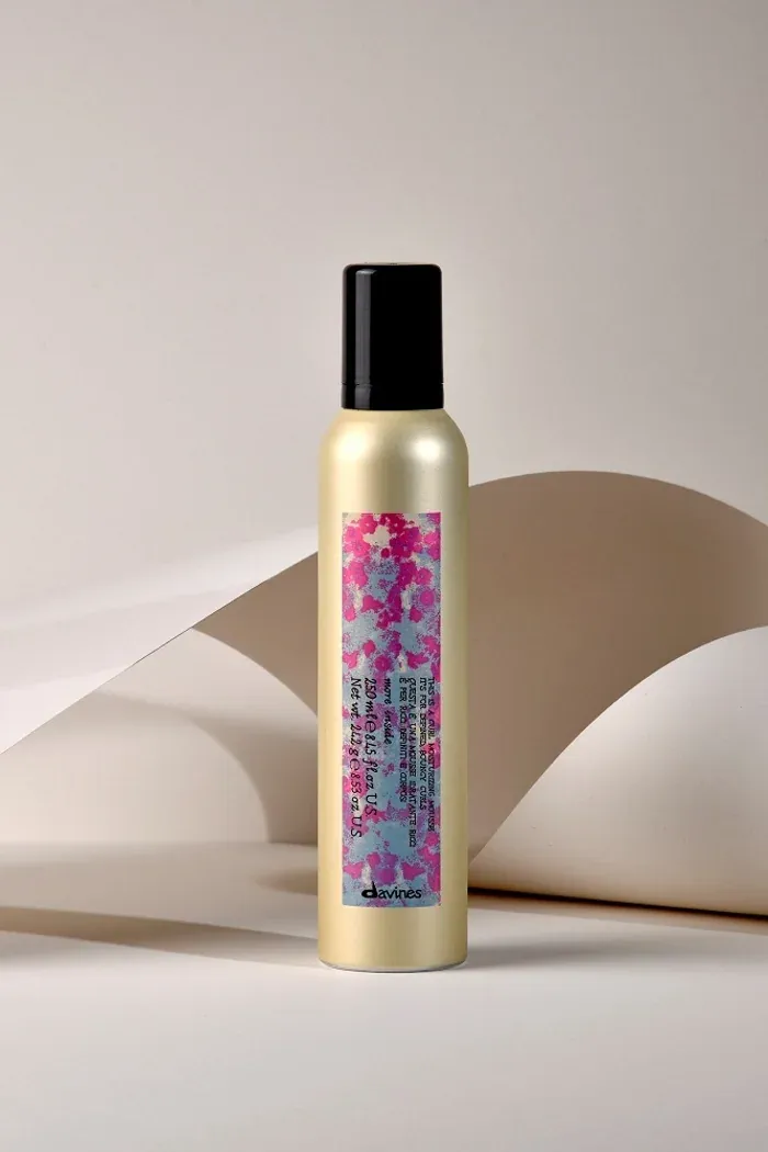 Увлажняющий мусс для упругих четко очерченных локонов