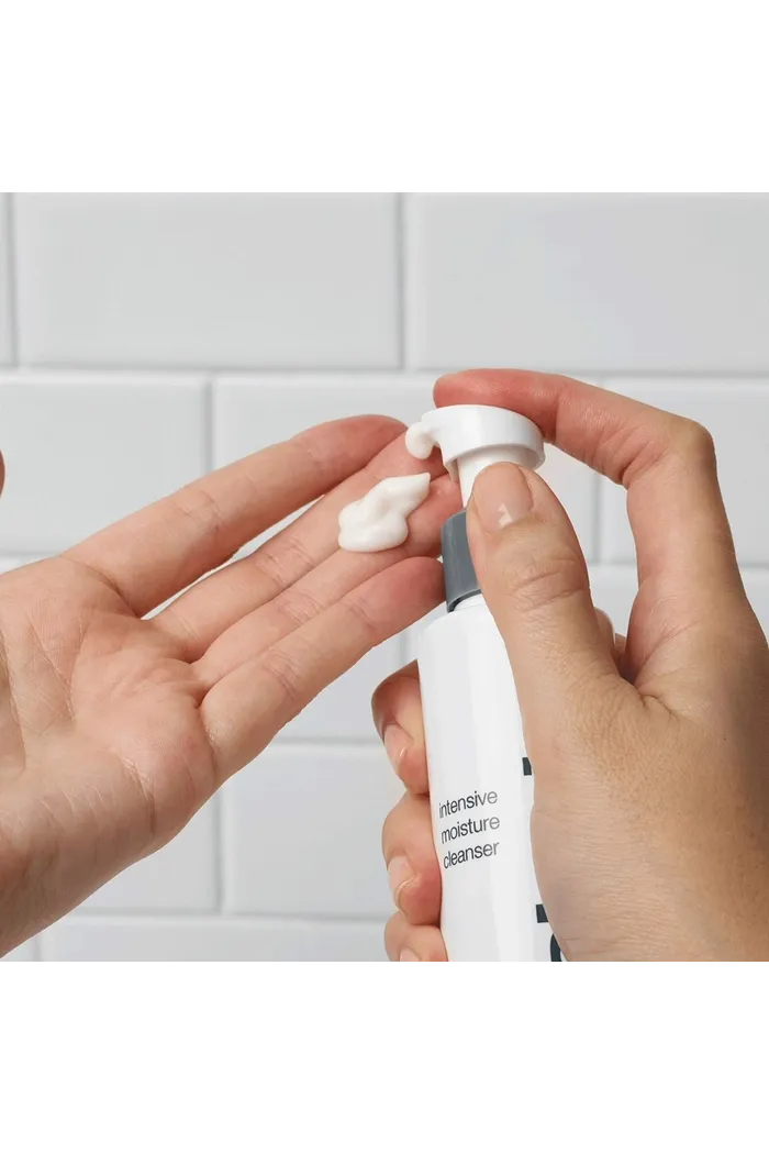 интенсивное увлажняющее очищающее средство